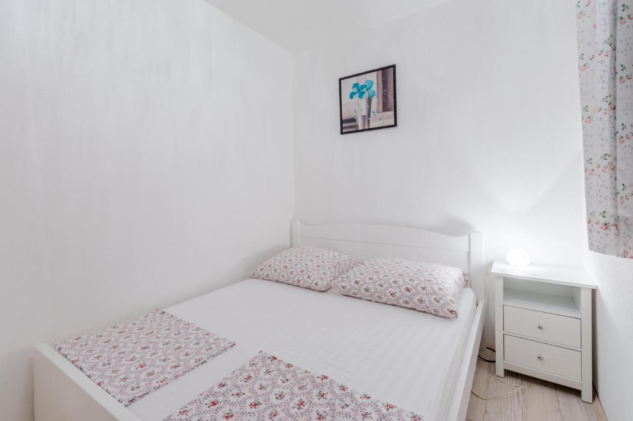 Apartments Villa Kameja Donji Okrug  Room photo